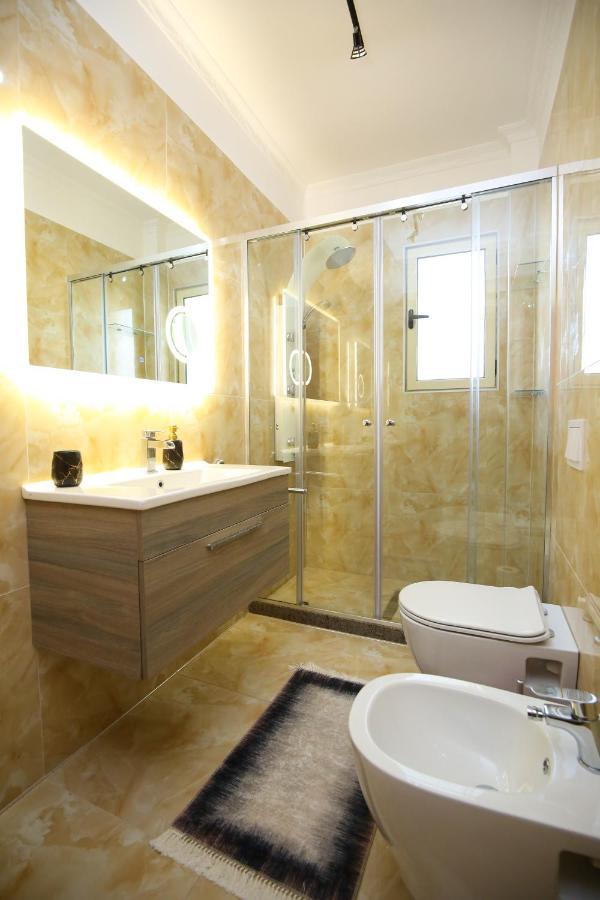 Tafa Deluxe Apartment Vlorë Esterno foto