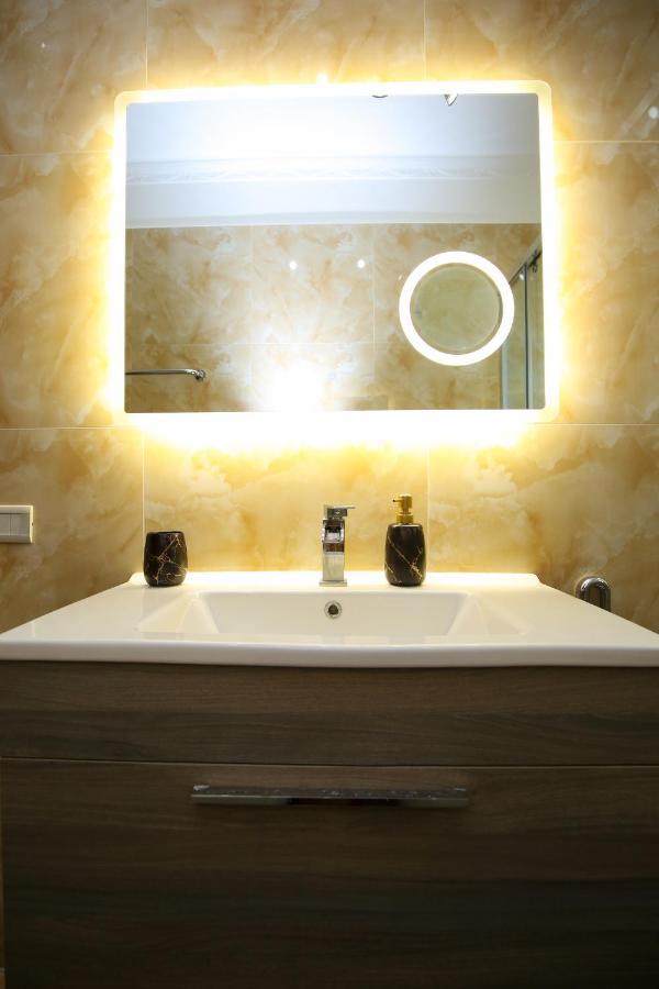 Tafa Deluxe Apartment Vlorë Esterno foto