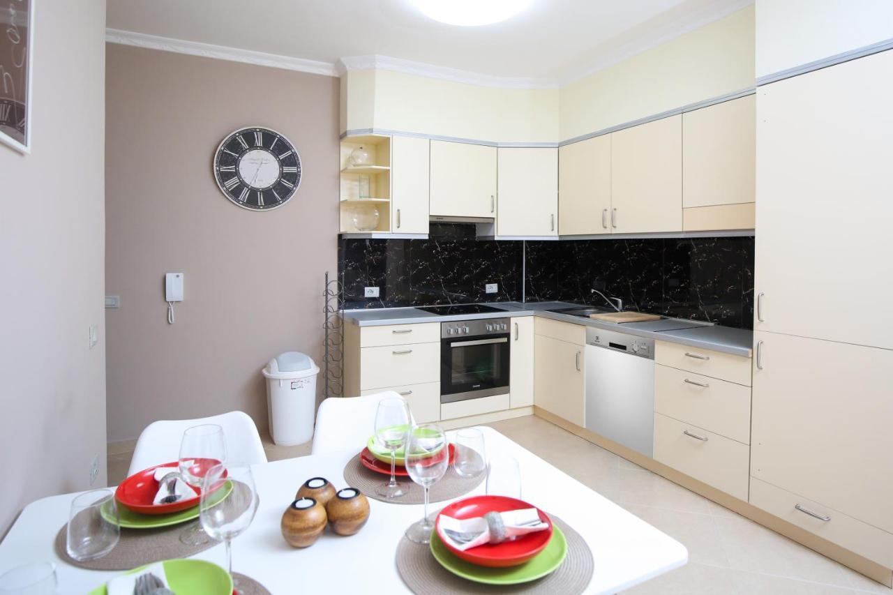Tafa Deluxe Apartment Vlorë Esterno foto